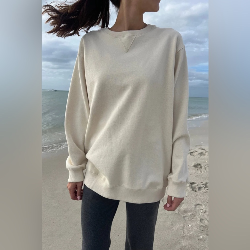 Erica sweatshirt brandy melville